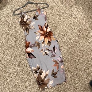 Fashion nova floral dress size small